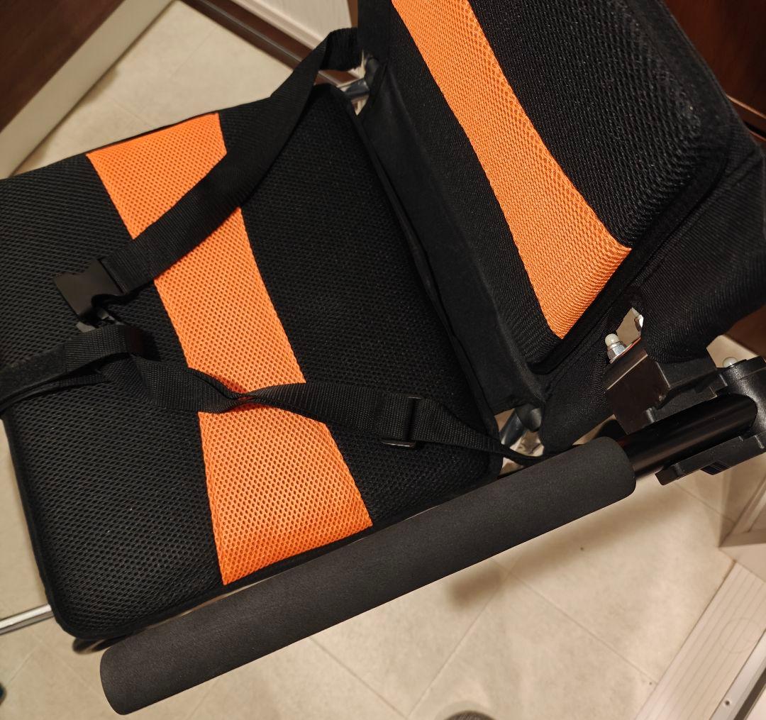 美品 送料無料　RAKU 折りたたみ 車椅子