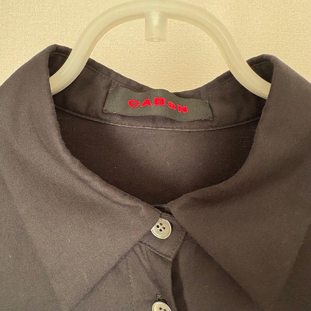 CABaNタイプライターダブルクロス アシンメトリックフリルロングスリーブシャツ