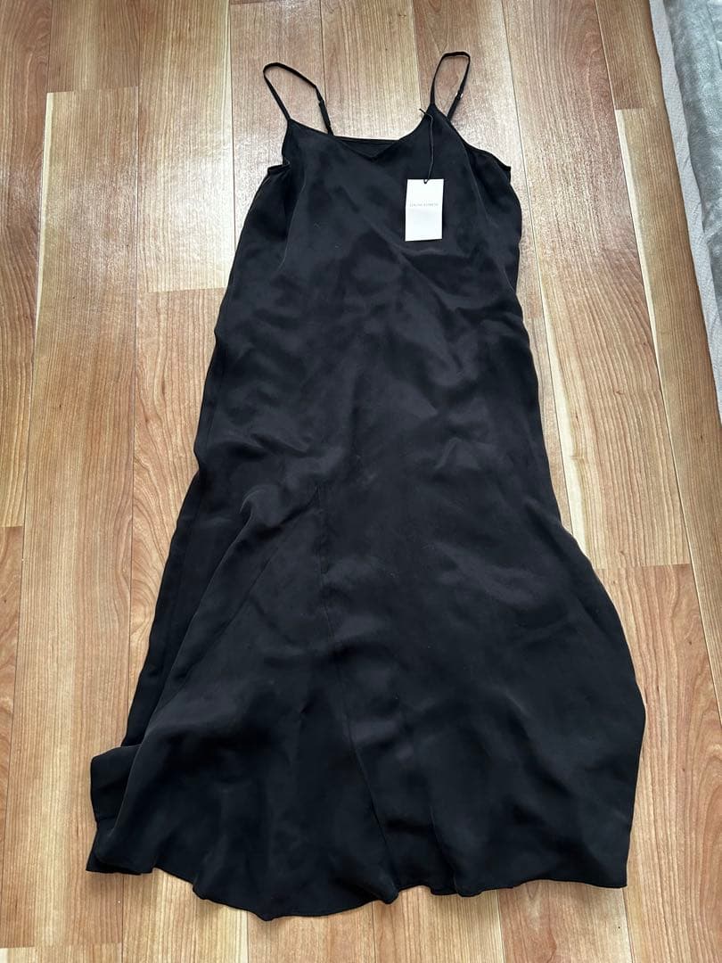 新品未使用タグ付き　ラウンジドレスフィブリルキャミワンピ