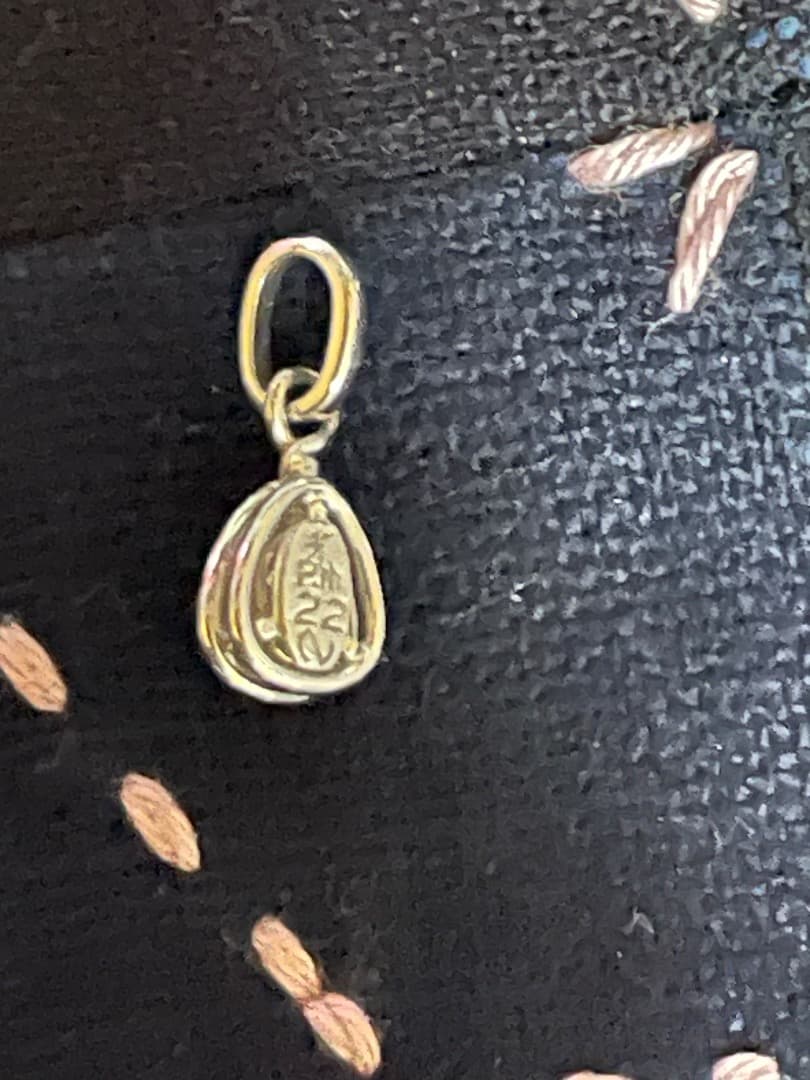 ダイヤ　UDE-7135 ペアシェイプ シルバーチャーム