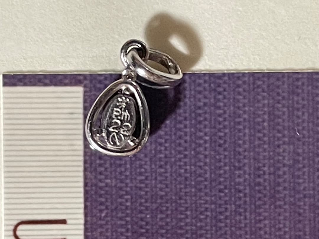 ダイヤ　UDE-7135 ペアシェイプ シルバーチャーム