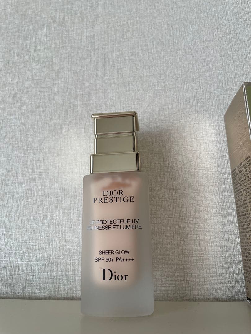 Diorプレステージ ホワイト ル プロテクター UV ルミエール シアーグロー