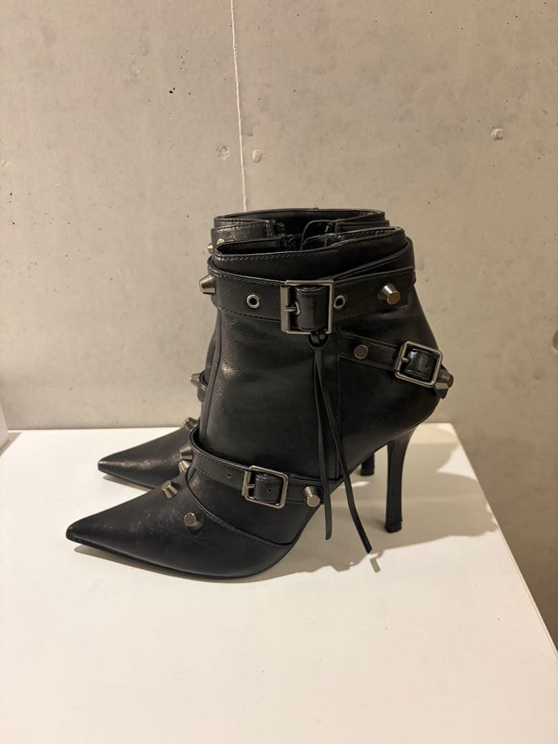 STEVE MADDEN スタッズ付きハイヒールブーツ