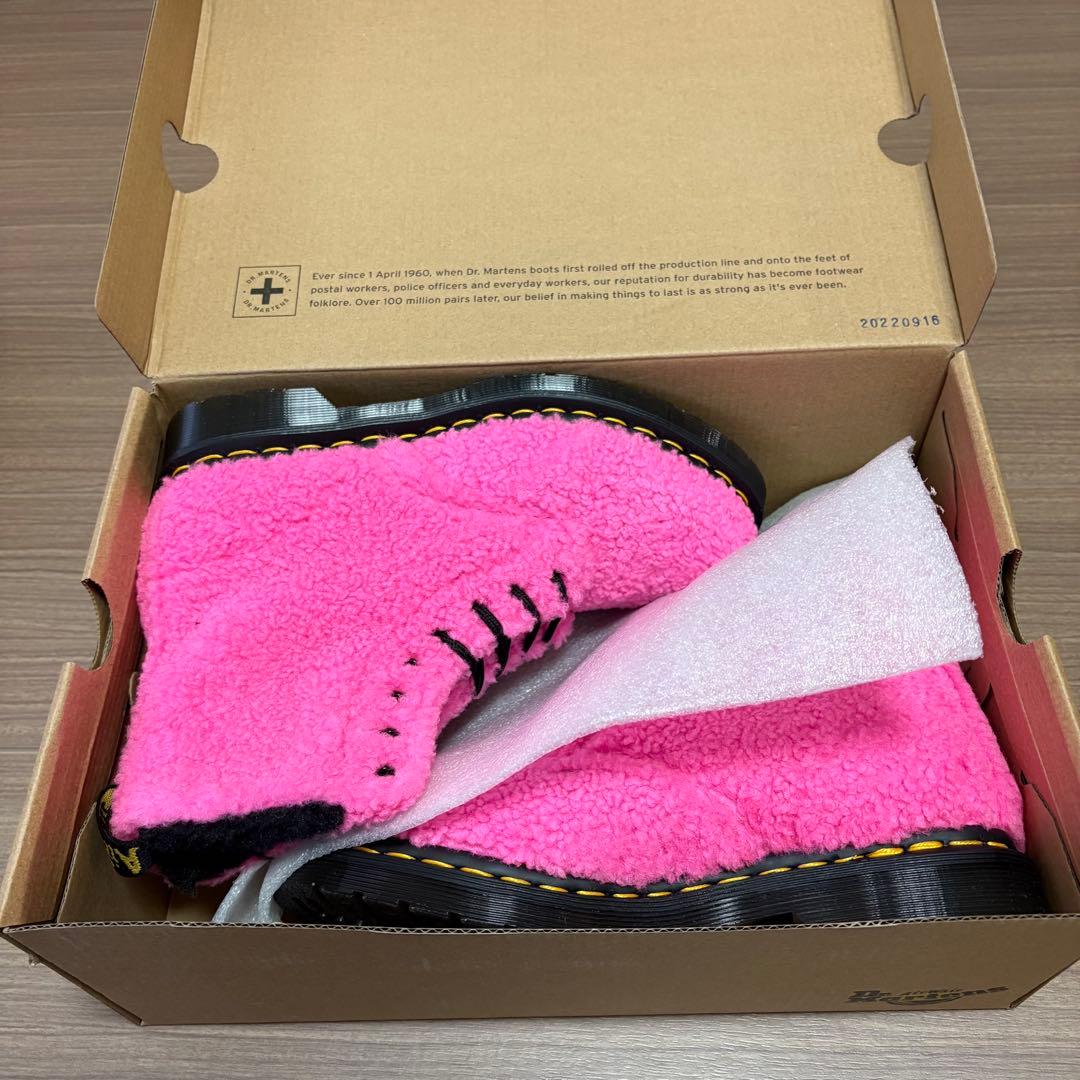 Dr. Martens ピンクボアハイカットブーツ