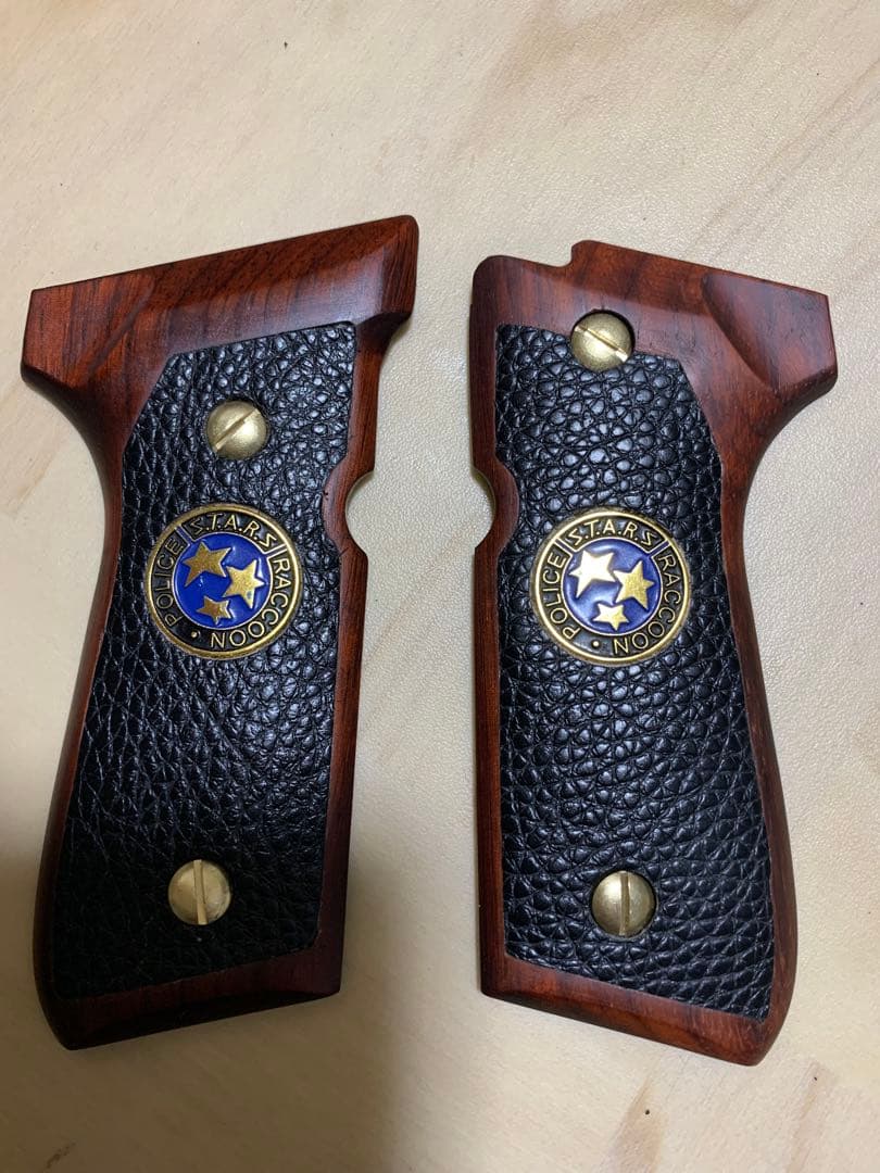 レア物　新品ベレッタ m9用サムライエッジ木製、革グリップ　メタリオン金属製