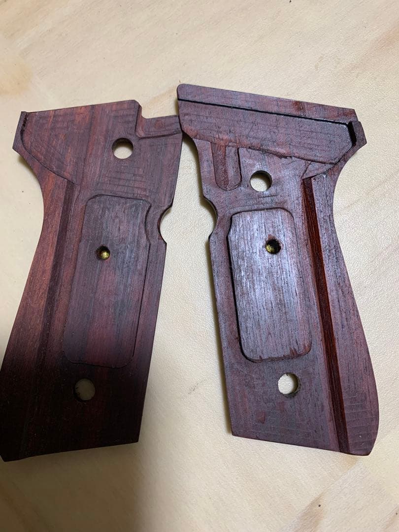 レア物　新品ベレッタ m9用サムライエッジ木製、革グリップ　メタリオン金属製