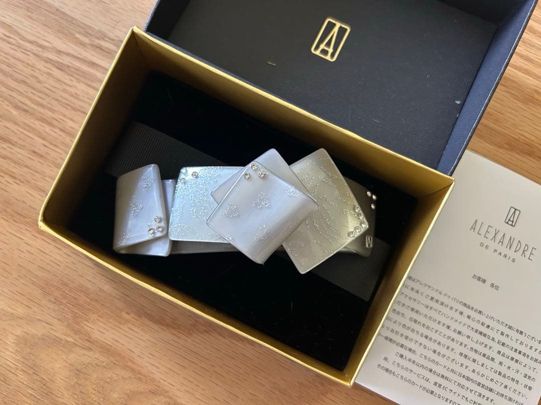 アレクサンドルドゥパリ 重なりが美しいスワロフスキーバレッタ和装にも グレーラメ