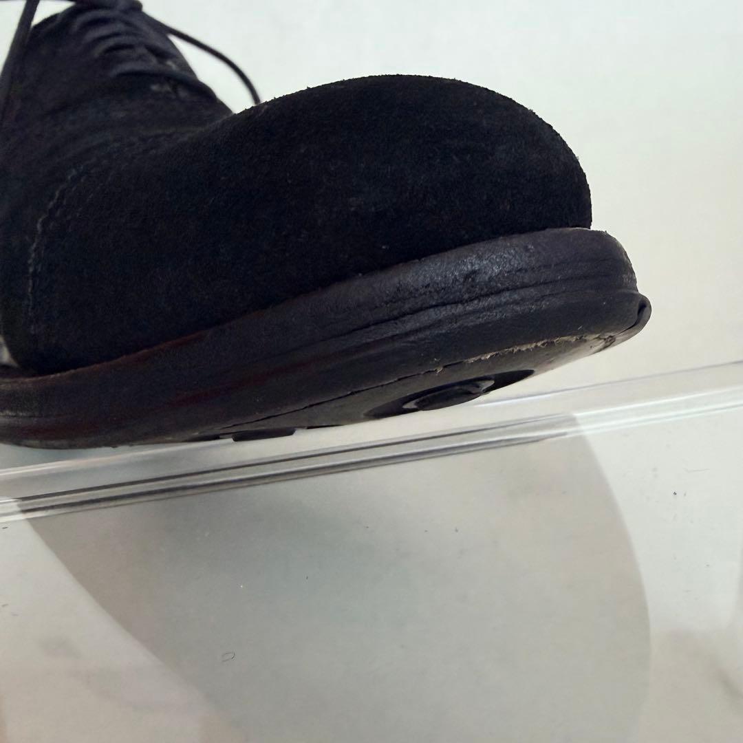 ジャランスリワヤ　スウェード　黒　内羽根　パンチドキャップトゥ　ストレートチップ