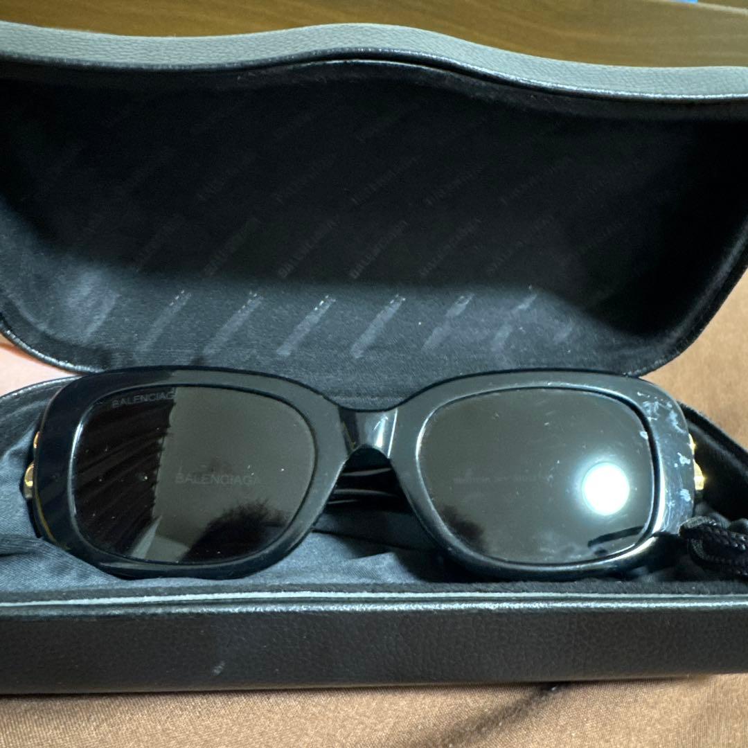 BALENCIAGA ブラック サングラス ケース付き