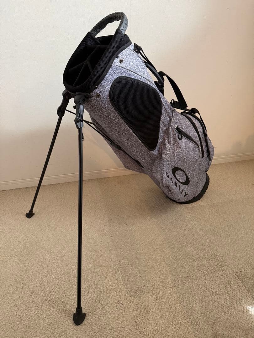 【早い者勝ち】OAKLEY グレー キャディバッグ　スタンド式