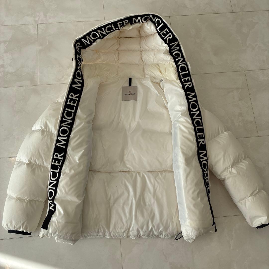 MONCLER フード付きホワイトダウンジャケット