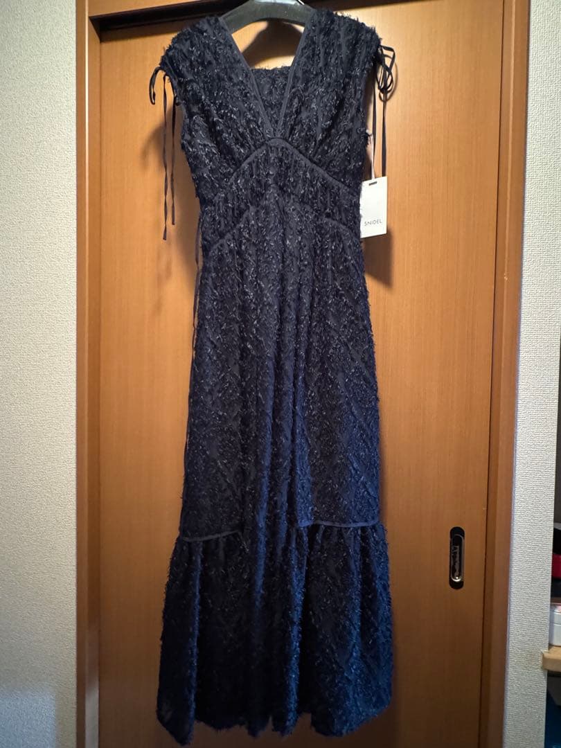 新品未使用タグ付き　SNIDELネイビードレス
