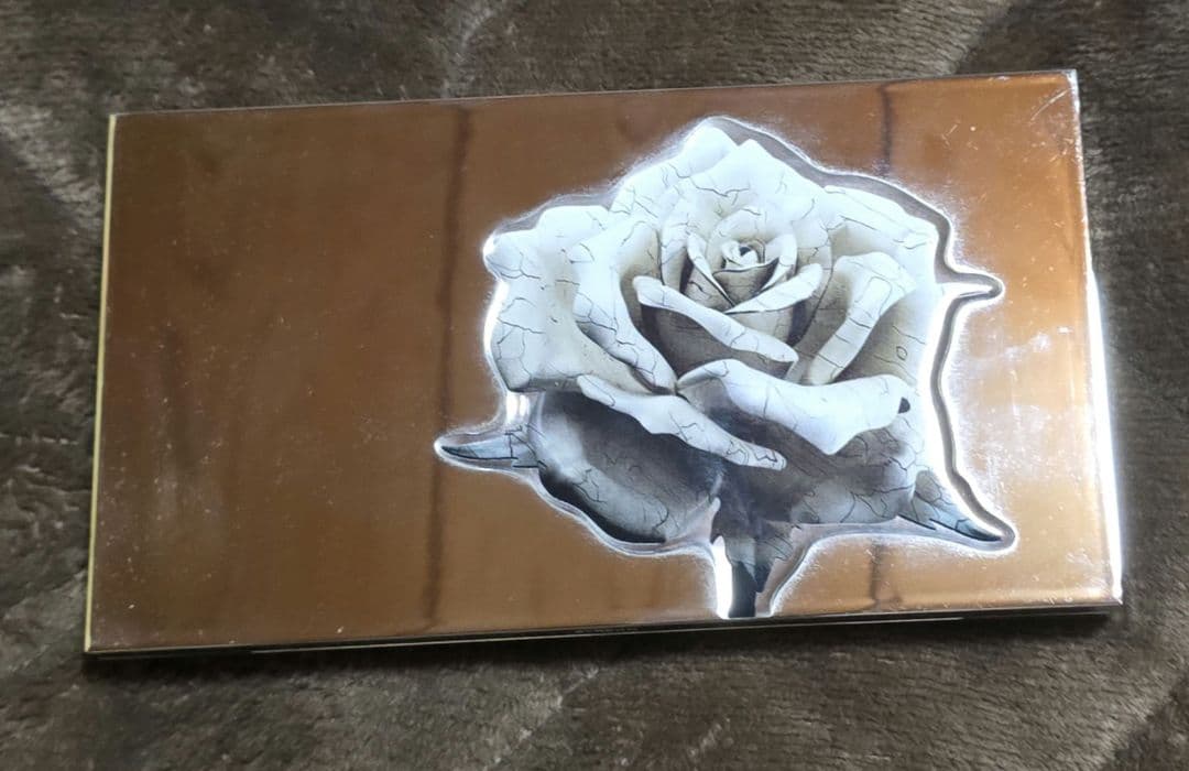 バイレード　アイシャドウパレット　カラハリ