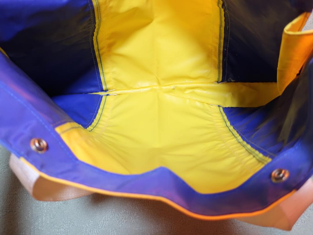 CAPCOM　青黄色のデザイントートバッグ　...mr