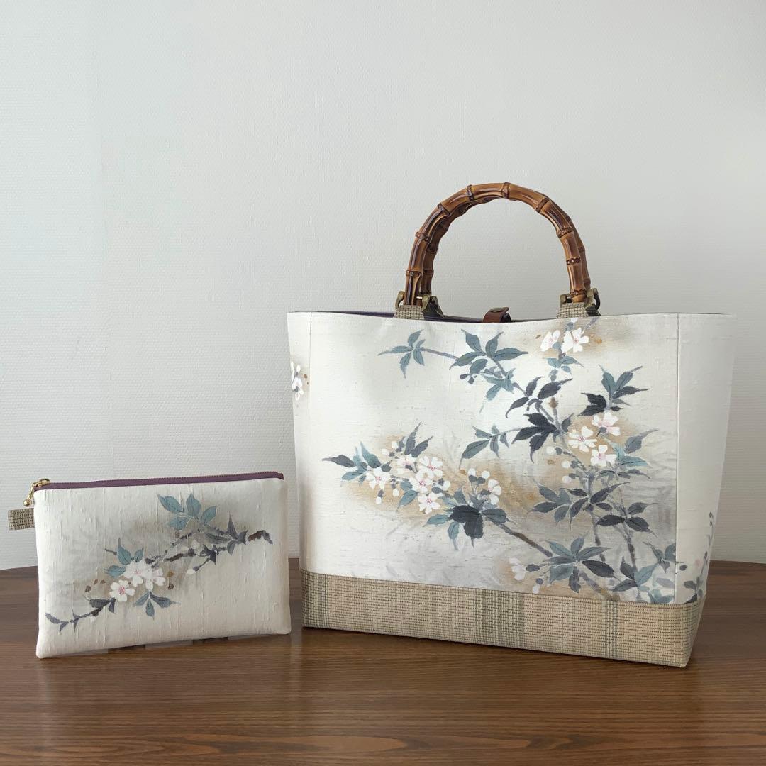 A4サイズ対応　紬帯　手描きの枝桜　リメイク　バンブーハンドルバッグ　ポーチ付き
