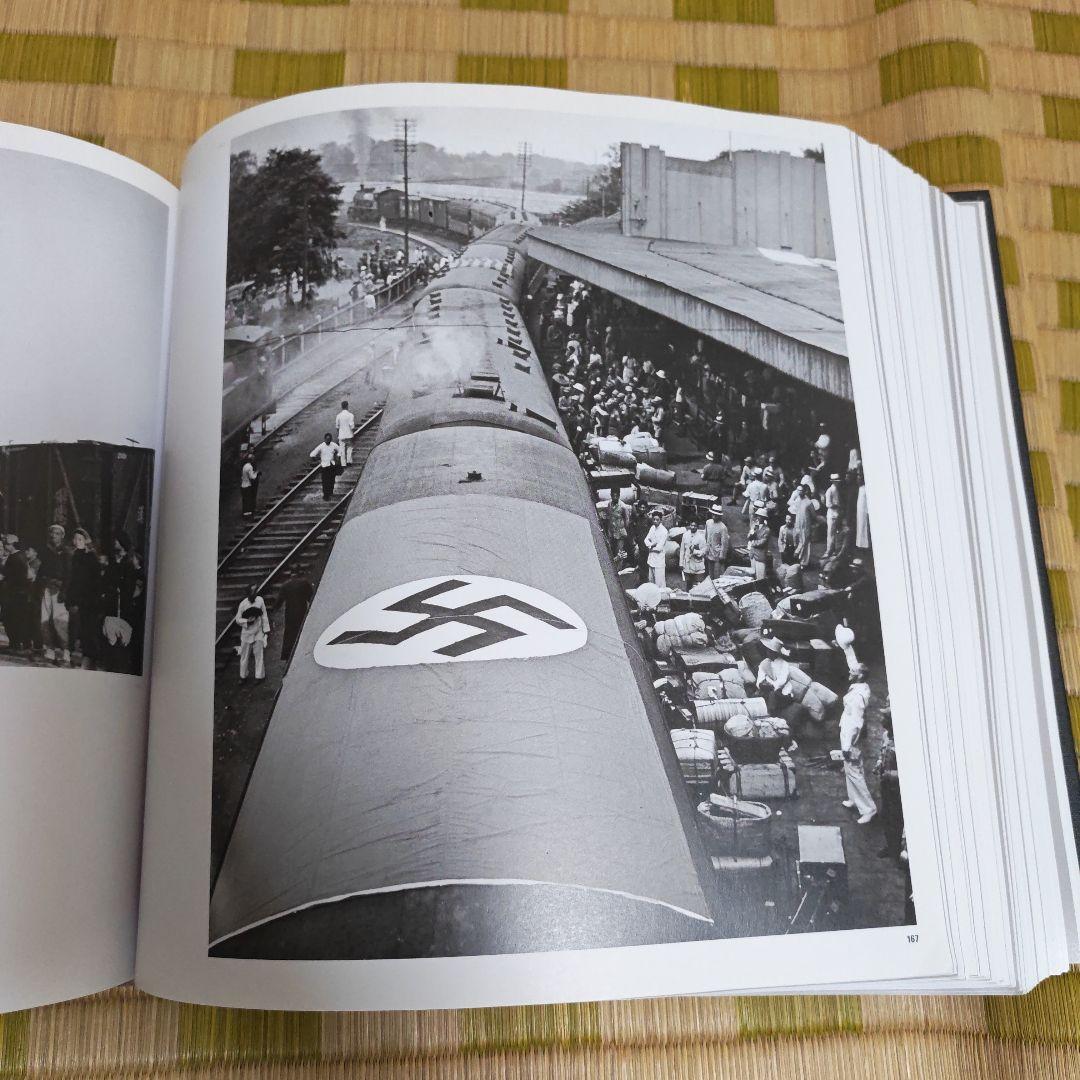 ロバート・キャパ写真集　 決定版コレクション　英語