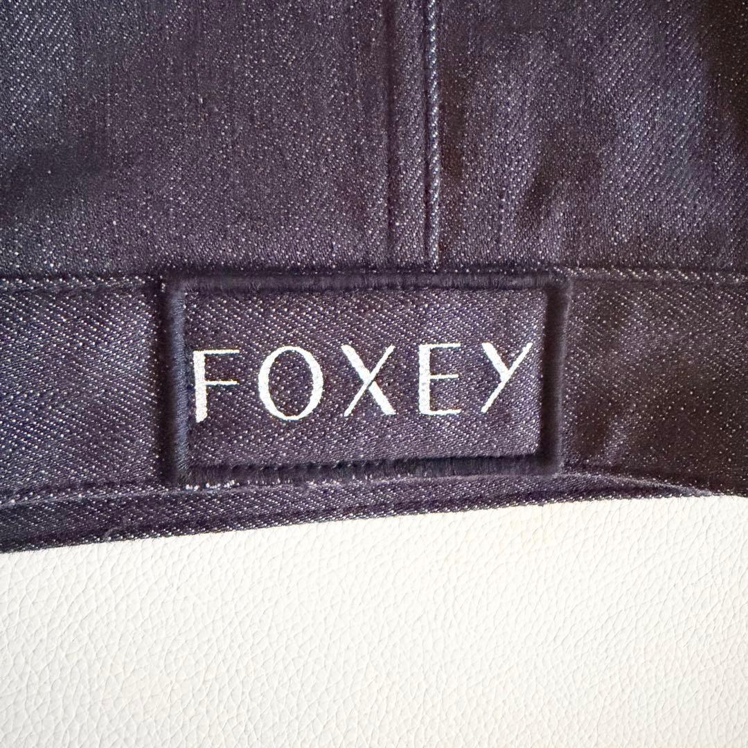 美品 【フォクシー】クロップド デニムジャケット メタルボタン ロゴパッチ 38