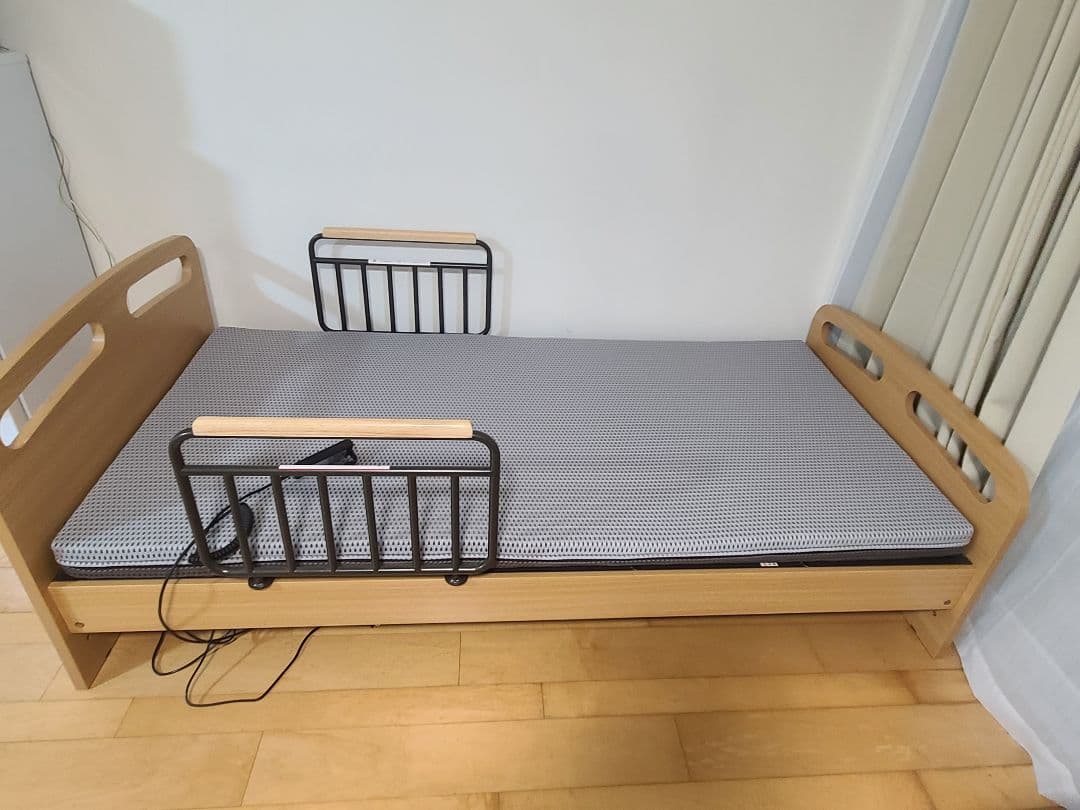 【美品】ニトリ• 電動シングルベッド、カルファイバーマット、サイドガード2本付