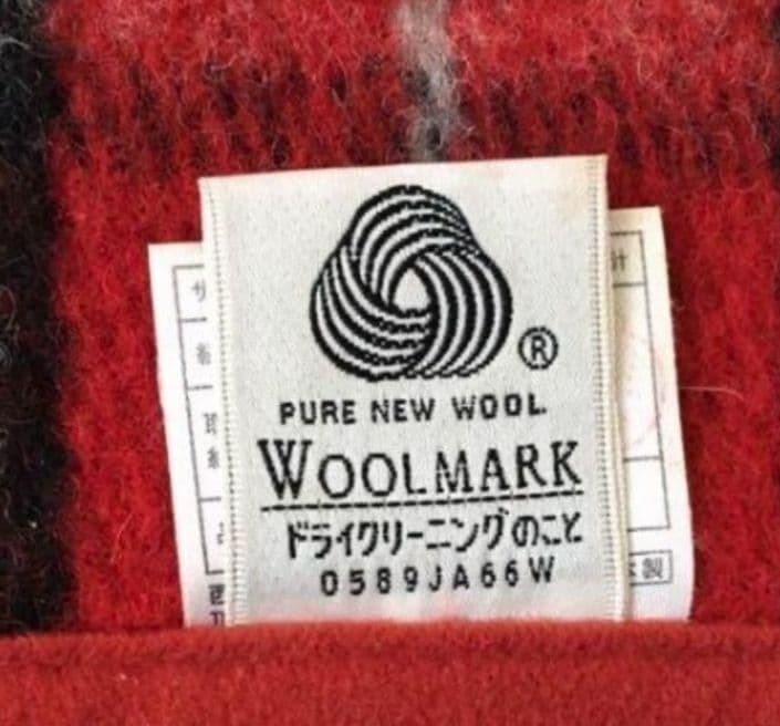 BURBERRYバーバリー　ウール100%ブランケット厚手（レッド）