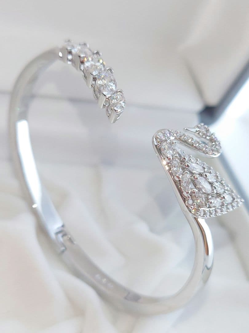 SWAROVSKI　Swan Lake バングル　Mサイズ