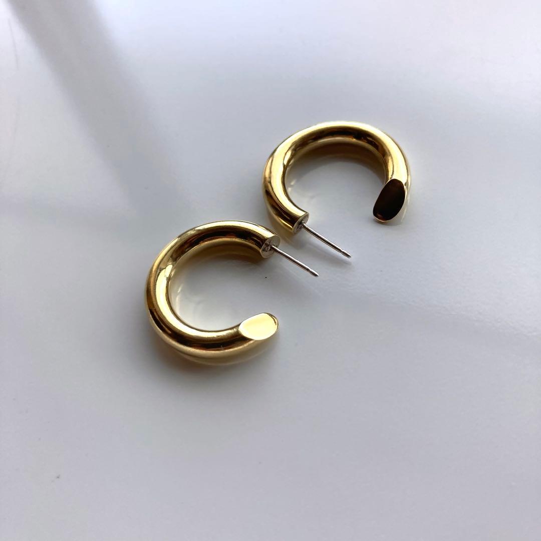 ゴールド 4×23mm 両耳　18金　ピアス　701サイズ同