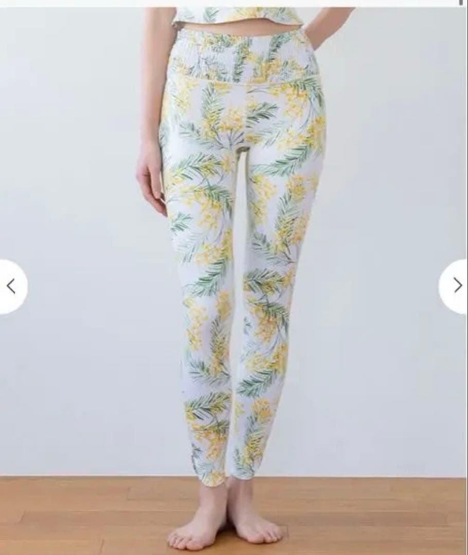 新品未開封【SUKALA】スプリングフラワーシャーリングレギンス