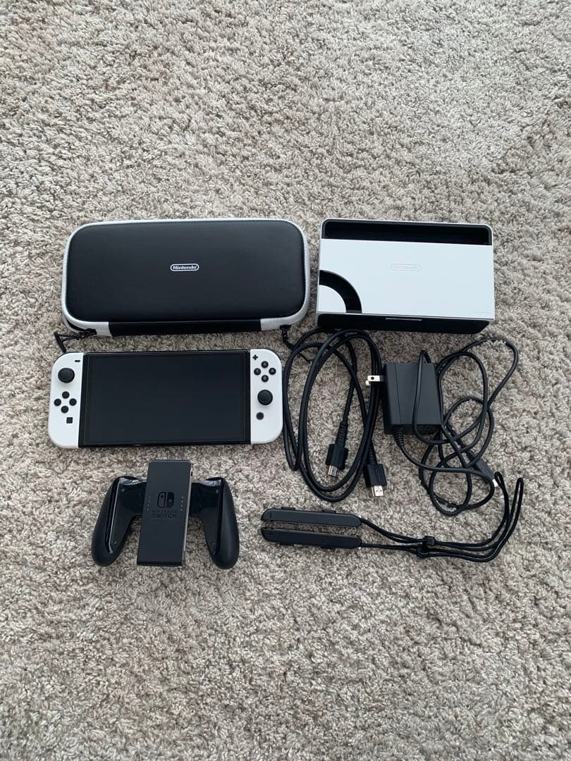 Nintendo Switch 有機ELモデル ホワイト＋純正キャリングケース付