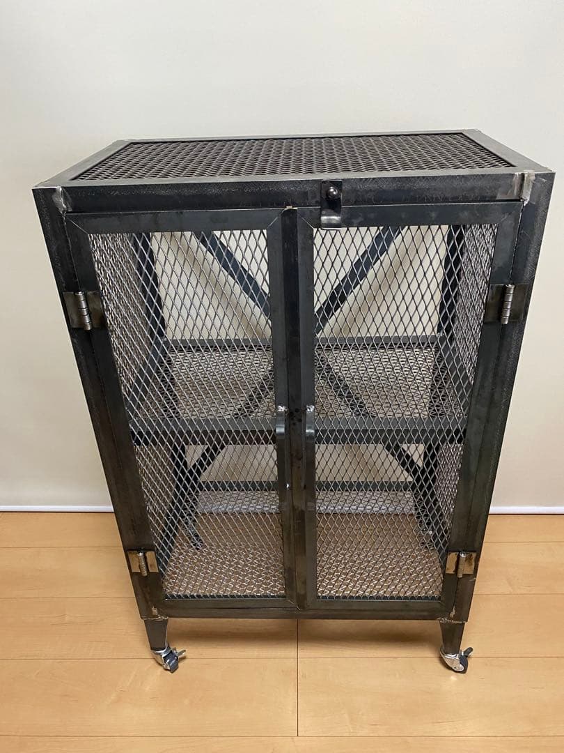 アイアンキャビネット　アイアンシェルフ　アイアンラック　アイアン家具