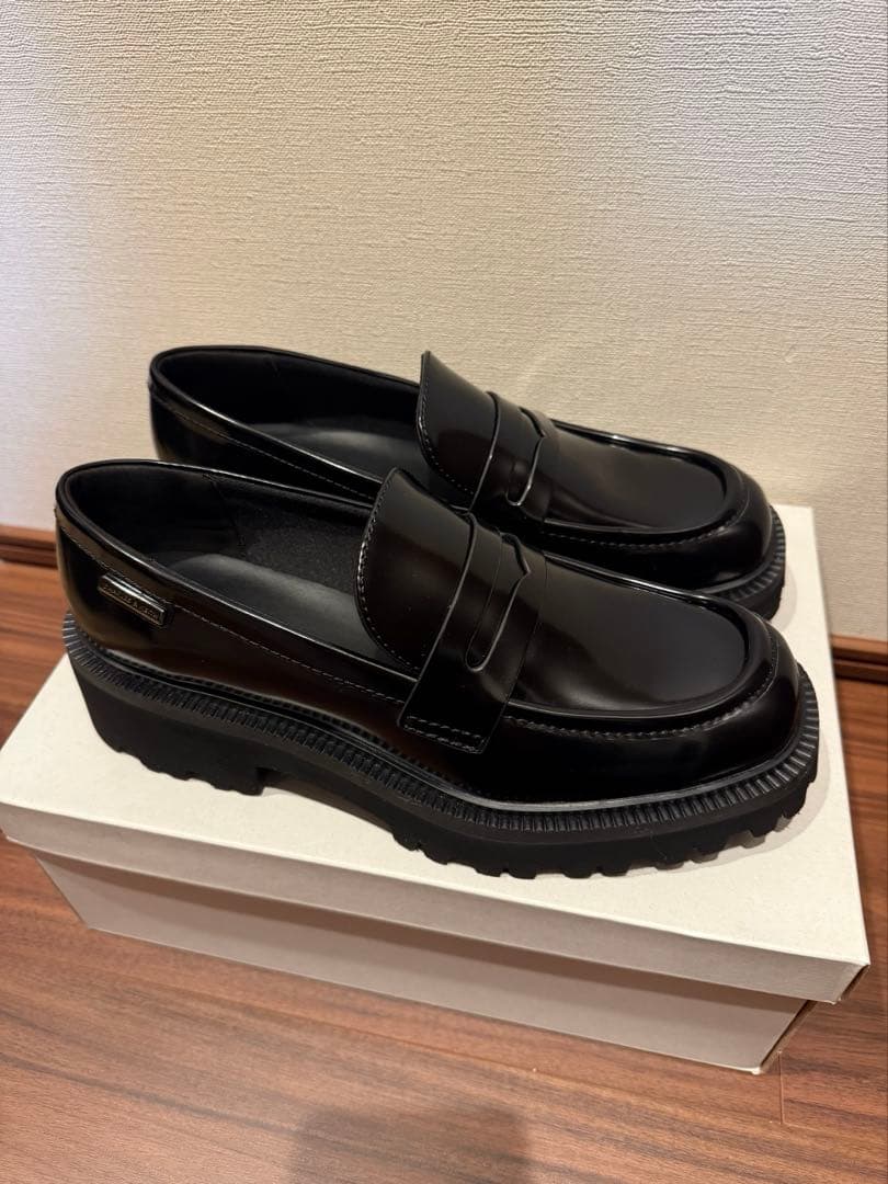 CHARLES & KEITH カバードリッジソール ローファー 38