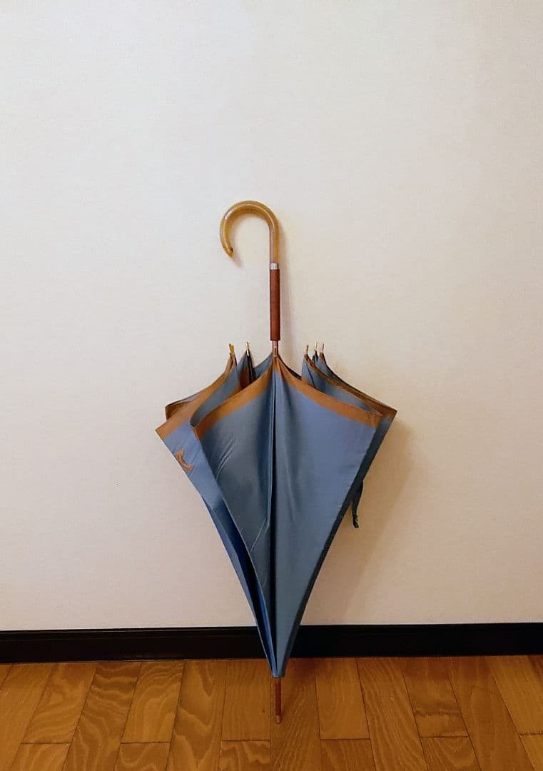 最終 プライス 9月28日迄 超値引!一点物美品】CELINE 傘 ロゴ入