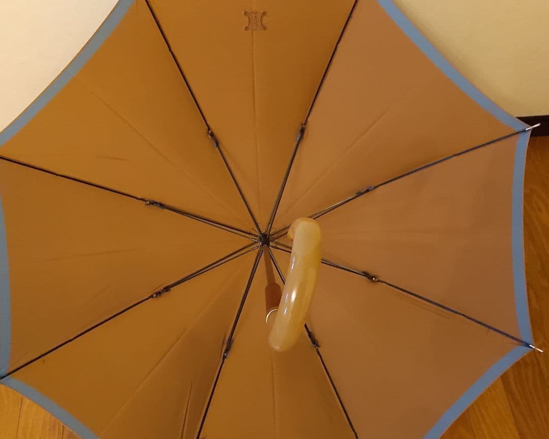 最終 プライス 9月28日迄 超値引!一点物美品】CELINE 傘 ロゴ入