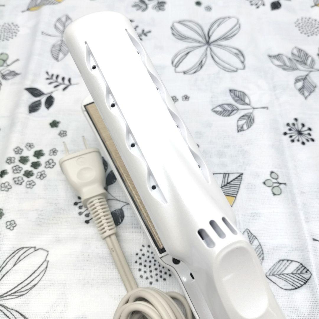 《ほぼ未使用》 KINUJO 絹女 ストレート アイロン ホワイト