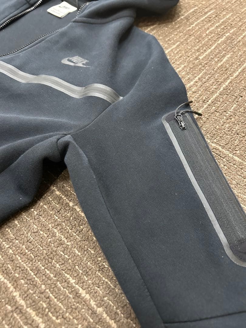 NIKEテックフリース黒上