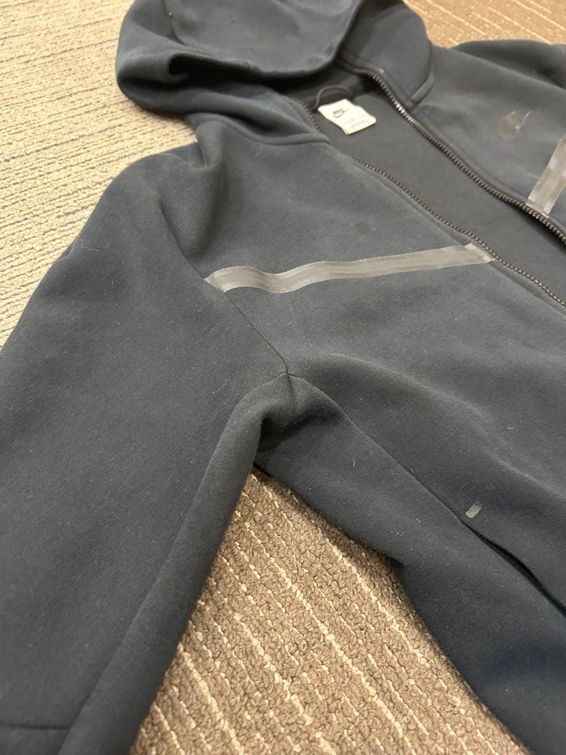 NIKEテックフリース黒上
