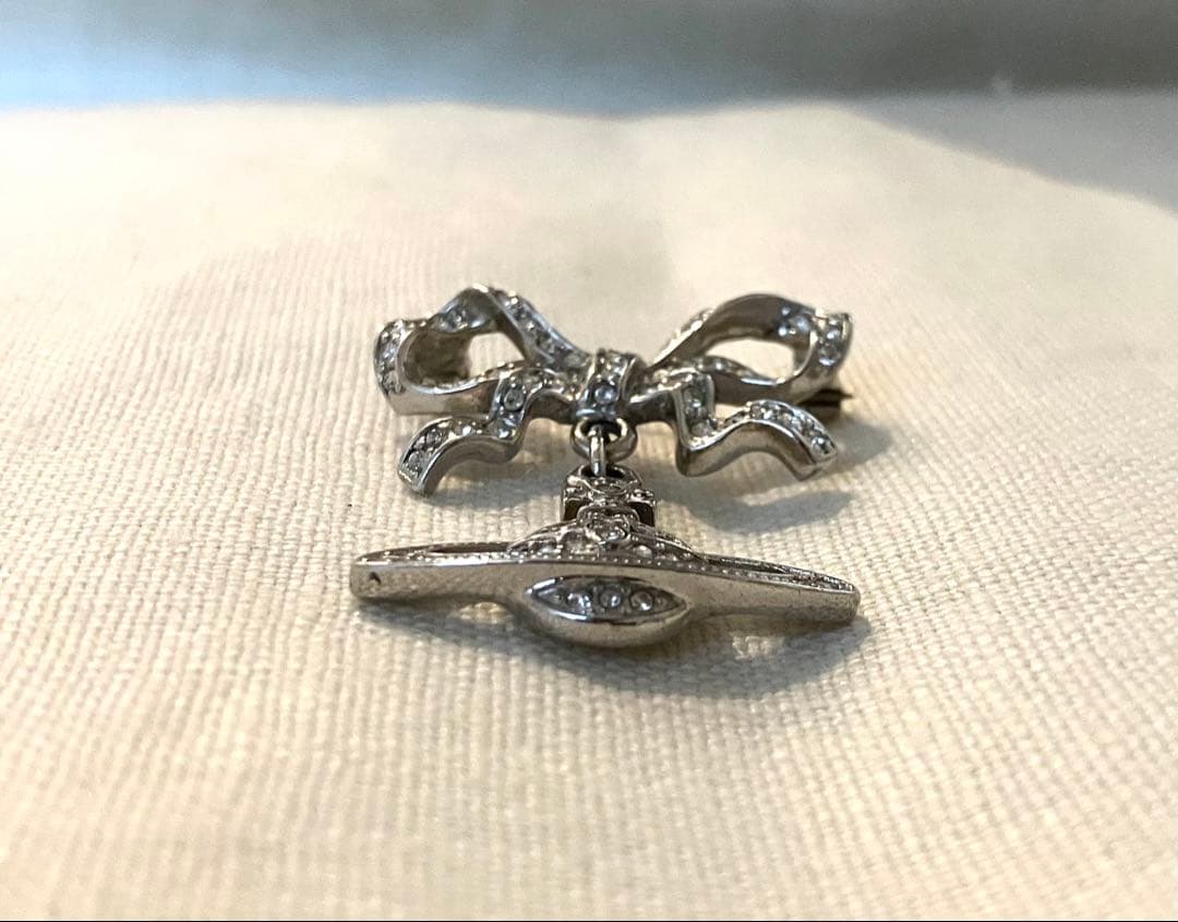 Vivienne Westwood オーブ　リボン　ブローチ