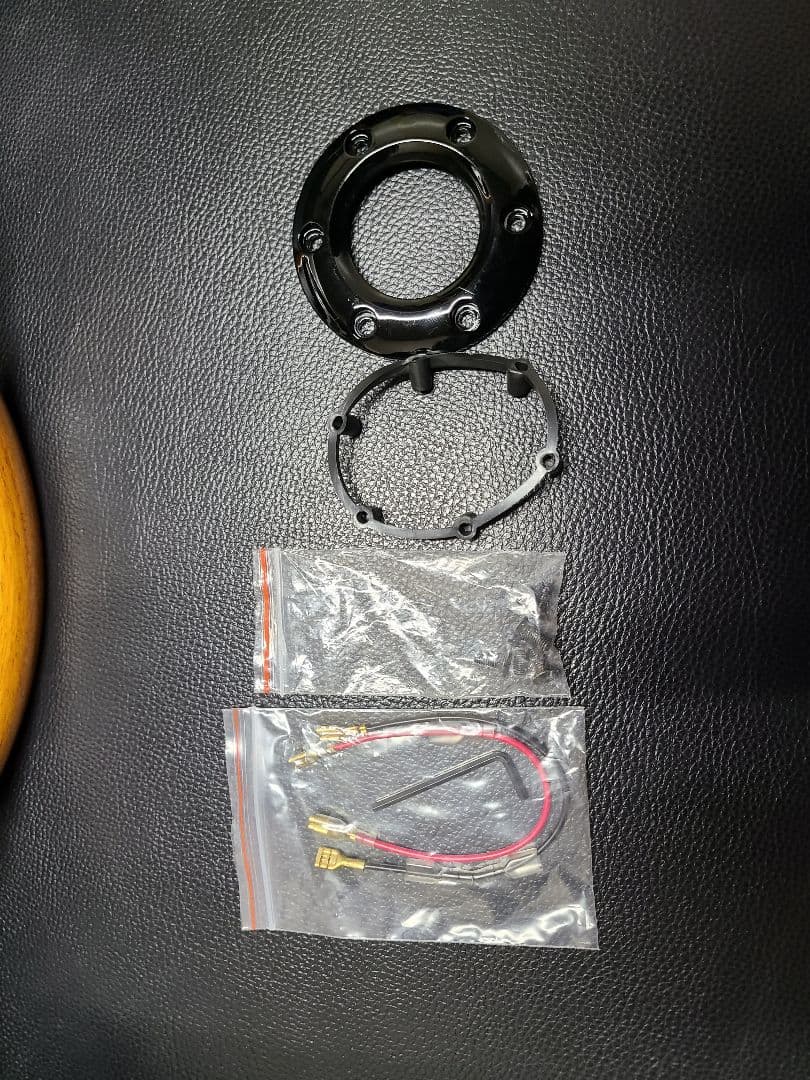 momo ウッドステアリング 35パイ ホーンボタン・配線付き レトロ