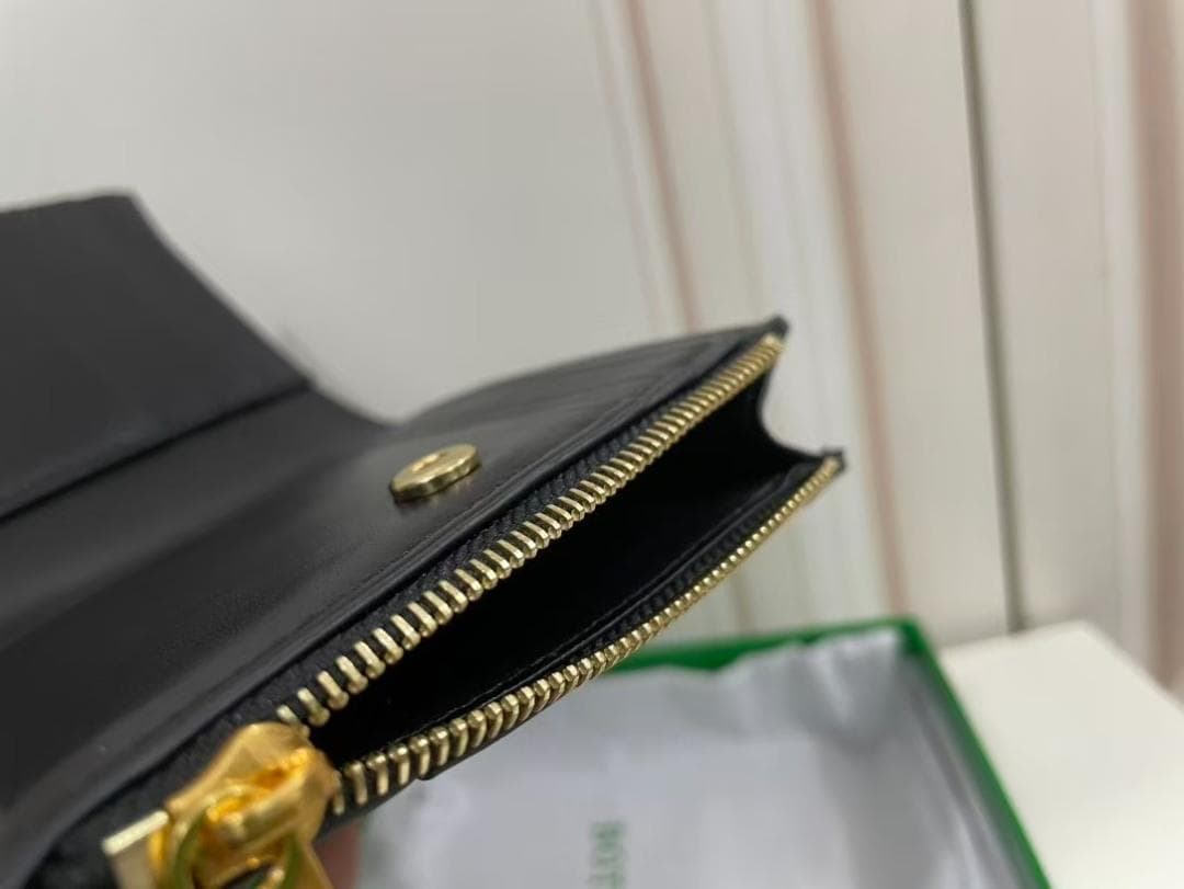 早い者勝ち！ブラック二つ折り財布