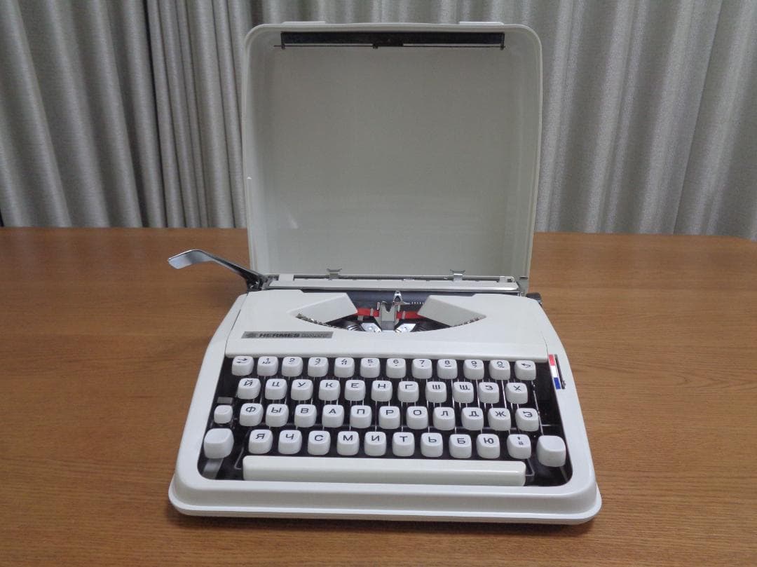 完動品　HERMES baby エルメスベイビータイプライター ロシア語