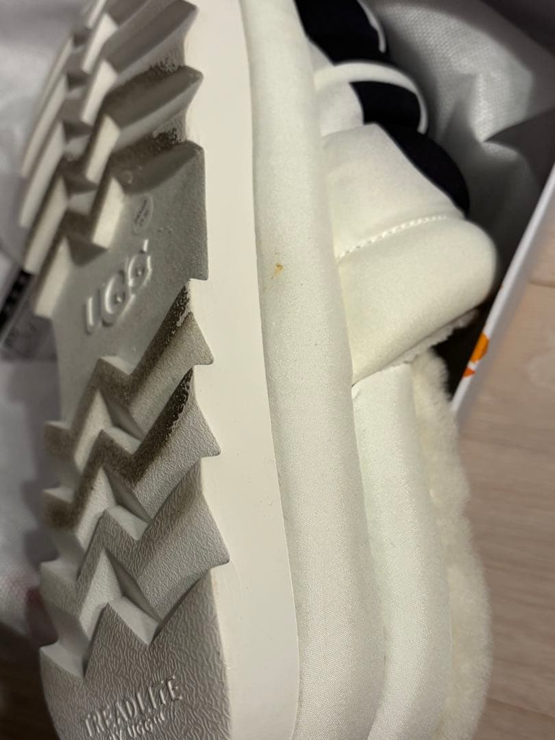 UGG アグ 厚底サンダル ムートンスリッパ