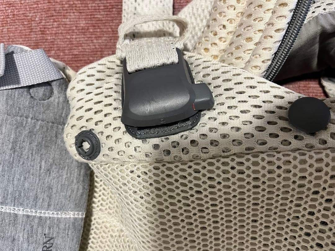 BABYBJÖRN harmony 抱っこ紐 クリーム メッシュ　よだれかけ付き