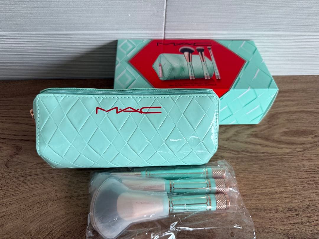 【新品未使用】MAC オブ オール トレード ブラシ キット 2025ホリデー