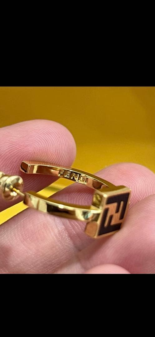 FENDI ゴールドフープイヤリング