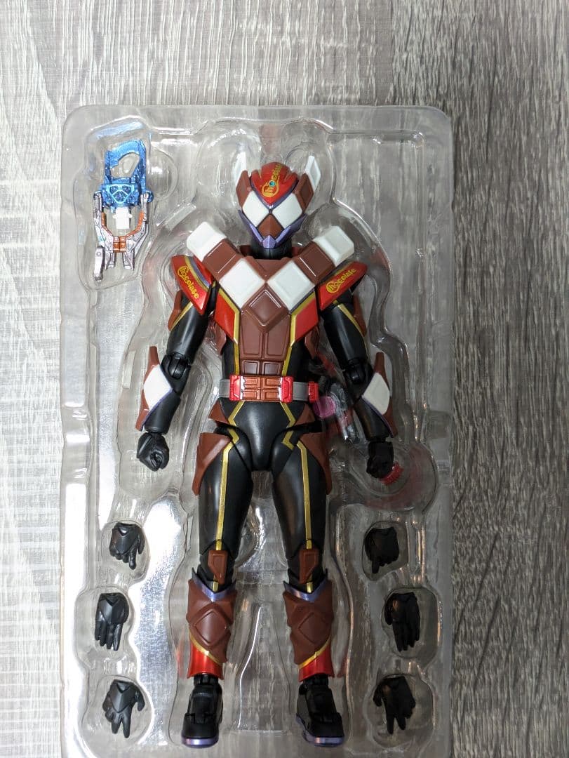 SHFiguarts 仮面ライダーヴァレン チョコドンフォーム