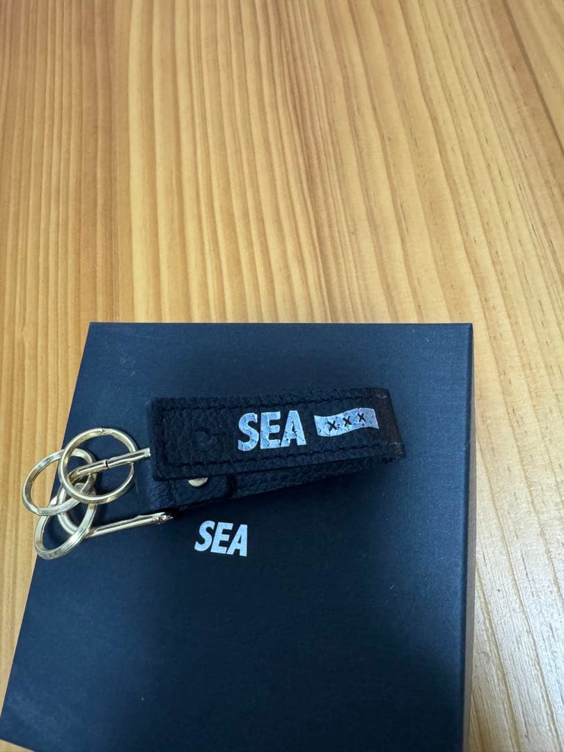 wind and sea God Selection レザーキーホルダー