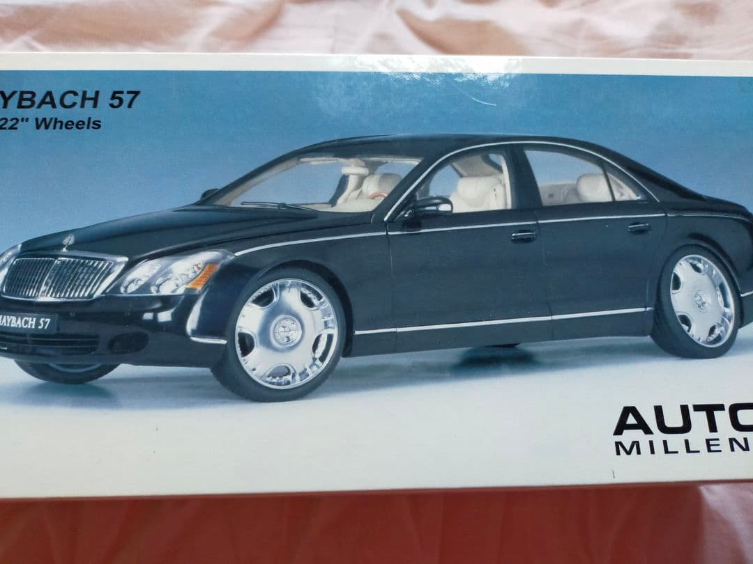 ミニカー Autoart1/18  Maybach 57 22\