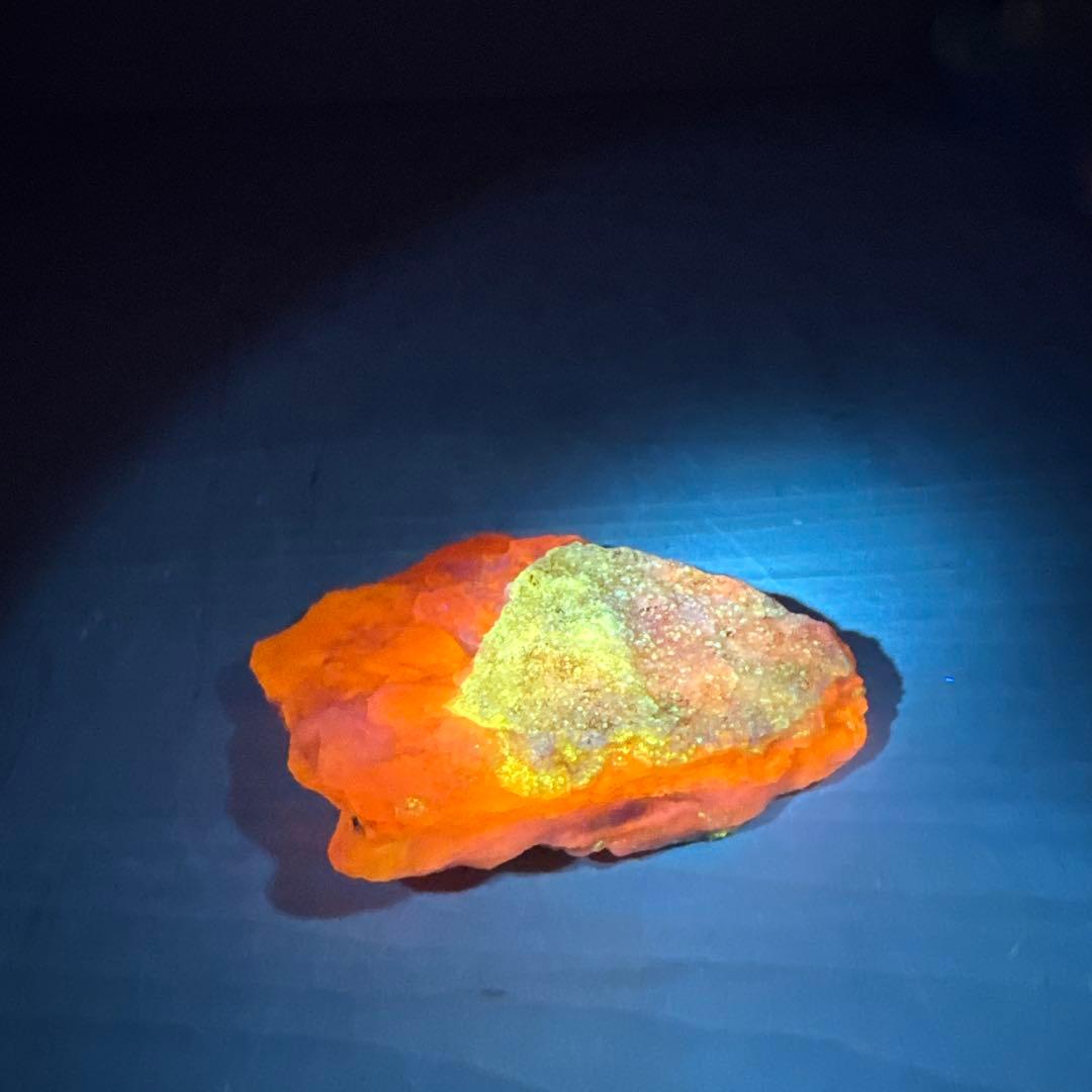 松田 北海道石　然別オパール　蛍光オパール116g