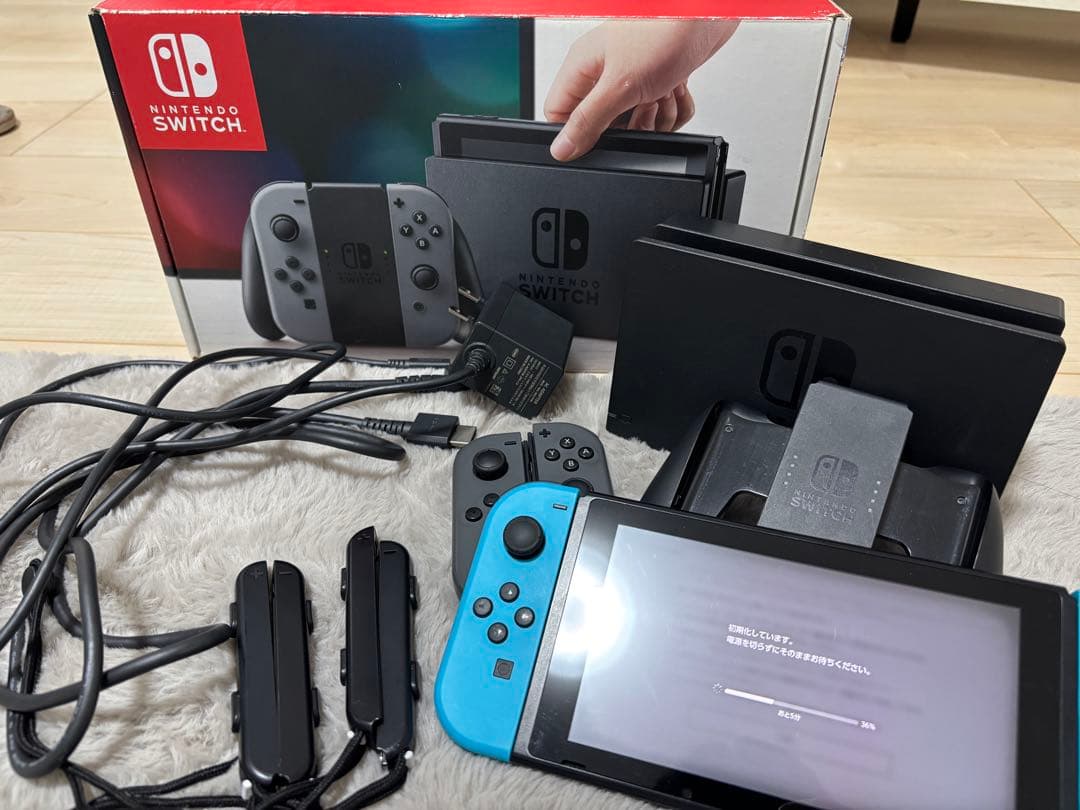 NintendoSwitchグレー本体+ネオンブルーJoy-Con2本付き