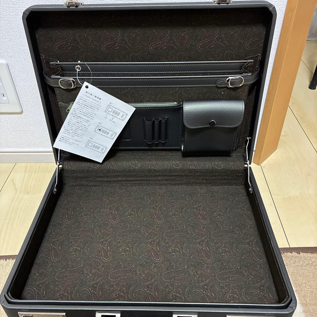 ア*ン様 アタッシュケース