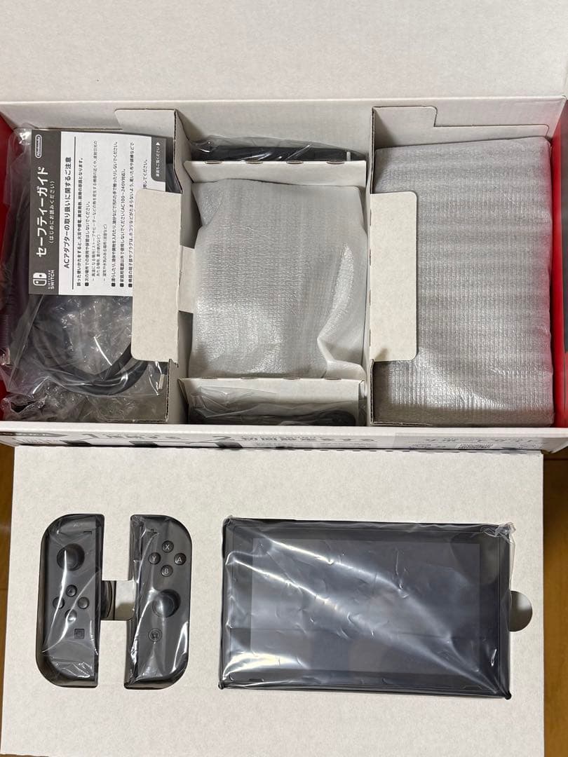 Nintendo Switch 新型　グレー　付属品完備　おまけ付き