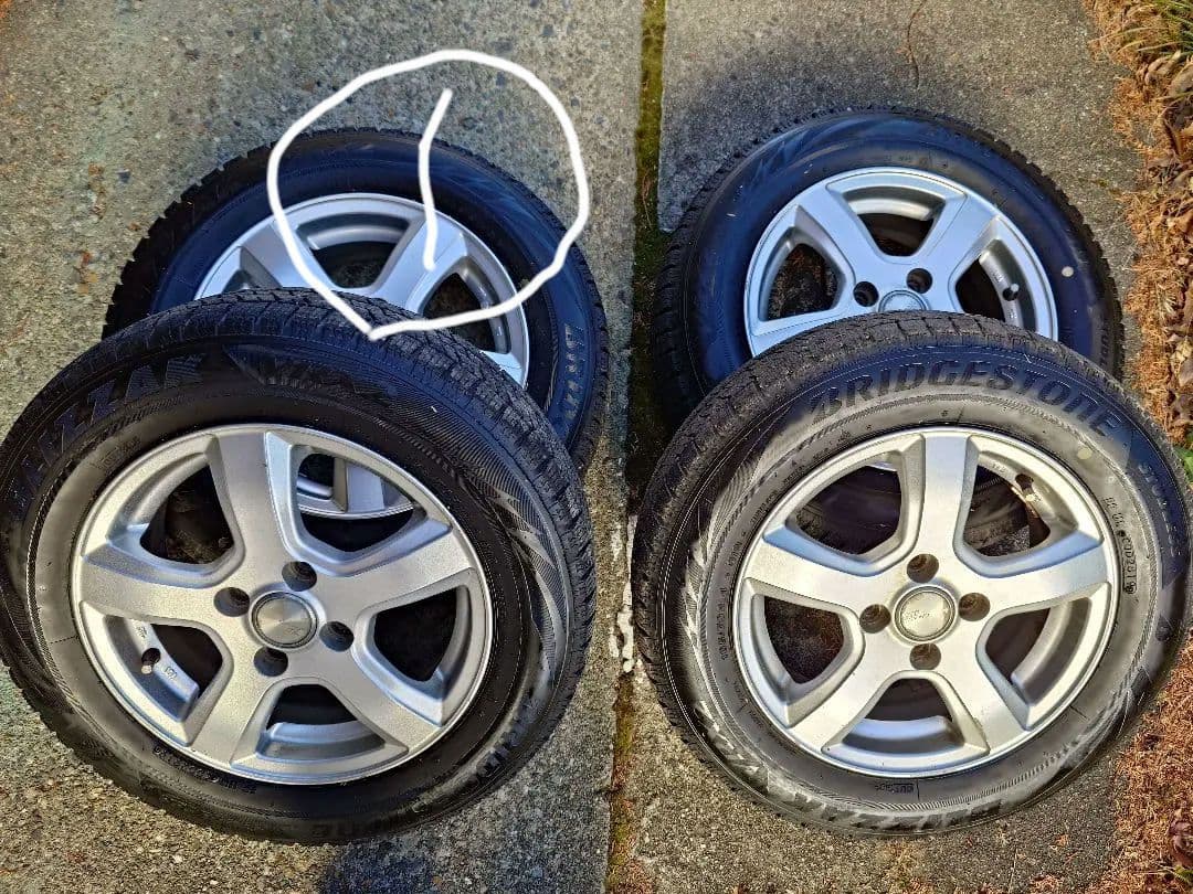 スタッドレスタイヤ ホイール4本セット　165/70R14 トヨタ　アクアなど①